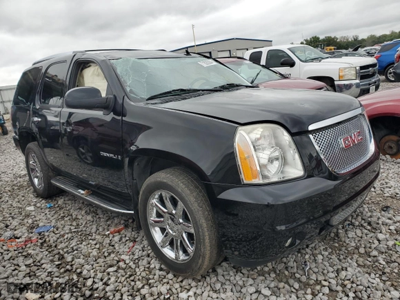 2008 GMC Yukon Denali with VIN 1GKFK63848J189030, listed as a Copart auction lot 71826304 with 0 mi miles and Salvage Title. Bid and sale history available at carsss.com. Image 4.
