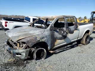2013 Ram 2500 Laramie z VIN 3C6UR5FL9DG517120, wystawiony jako Copart lot #88671385 z przebiegiem Nie podano mil oraz Szkoda całkowita • Salvage title. Historia ofert i sprzedaży dostępna na DreamBid. Obrazek 1.