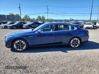 2024 BMW i5 eDrive40 z VIN WBY33FK05RCR56573, wystawiony jako Copart lot #76009714 z przebiegiem 241 mil mil oraz Szkody całkowita. Historia ofert i sprzedaży dostępna na DreamBid. Obrazek 14.