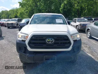 2019 Toyota Tacoma SR z VIN 5TFSX5EN1KX067514, wystawiony jako IAAI lot #42264001 z przebiegiem 179 048 mil mil oraz . Historia ofert i sprzedaży dostępna na DreamBid. Obrazek 12.