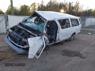 2000 Ford Econoline Passenger XL with VIN 1FBSS31L0YHA29853, listed as a IAAI auction lot 40940191 with 205,768 mi miles and . Bid and sale history available at DreamBid. Image 2.