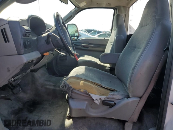 2007 Ford F-250 XL z VIN 1FTNF20517EA27507, wystawiony jako Copart lot #49907075 z przebiegiem 298 441 mil mil oraz Czysty tytuł • Clean title. Historia ofert i sprzedaży dostępna na DreamBid. Obrazek 7.