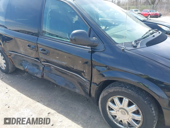 2005 Chrysler Town & Country Limited with VIN 2C8GP64L35R355967, listed as a IAAI auction lot 42106189 with 287,568 mi miles. Bid and sale history available at carsss.com. Image 6.