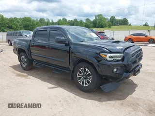 2020 Toyota Tacoma SR5 z VIN 3TMAZ5CN8LM138501, wystawiony jako IAAI lot #42321412 z przebiegiem 81 806 mil mil oraz . Historia ofert i sprzedaży dostępna na DreamBid. Obrazek 1.