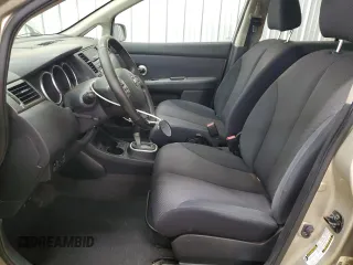 2009 Nissan Versa S z VIN 3N1BC11E69L406027, wystawiony jako Copart lot #50904135 z przebiegiem 163 718 mil mil oraz Szkoda całkowita • Salvage title. Historia ofert i sprzedaży dostępna na DreamBid. Obrazek 7.