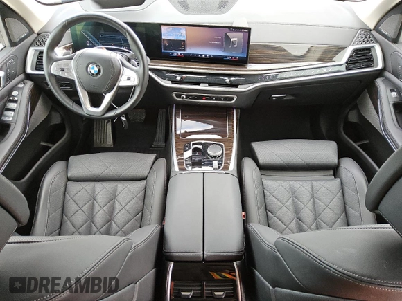 2024 BMW X7 xDrive40i z VIN 5UX23EM08R9V48892, wystawiony jako Copart lot #56059665 z przebiegiem 28 430 mil mil oraz Tytuł czysty. Historia ofert i sprzedaży dostępna na DreamBid. Obrazek 8.