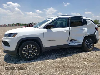2022 Jeep Compass Latitude with VIN 3C4NJCBB5NT118932, listed as a Copart auction lot 55504443 with 11,152 mi miles and Salvage Title. Bid and sale history available at carsss.com. Image 1.