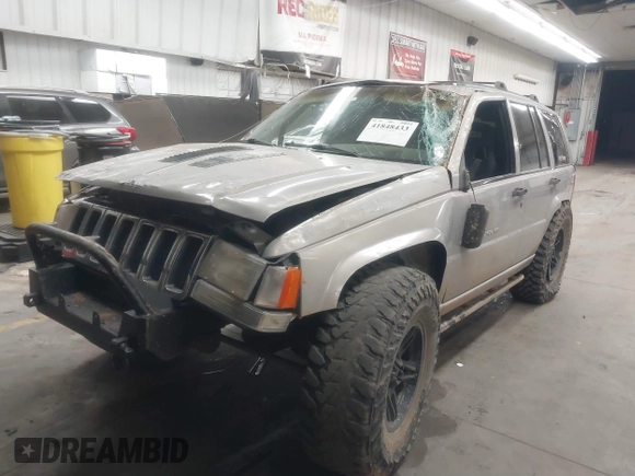 1998 Jeep Grand Cherokee Laredo with VIN 1J4GZ48Y9WC206957, listed as a IAAI auction lot 41848433 with 122,104 mi miles. Bid and sale history available at carsss.com. Image 2.