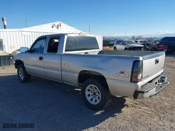 2005 GMC Sierra 1500 with VIN 2GTEK19V251302261, listed as a IAAI auction lot 41461613 with 330,365 mi miles. Bid and sale history available at carsss.com. Image 3.