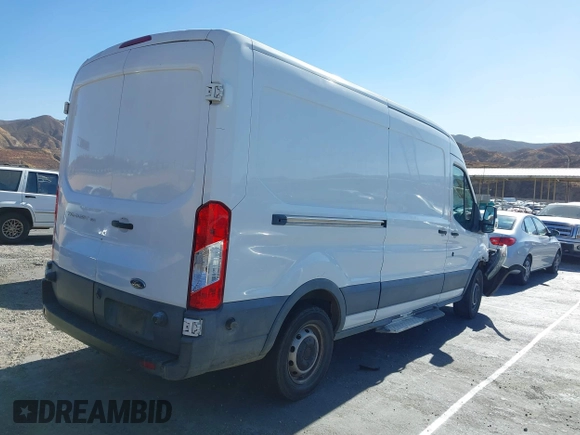 2016 Ford Transit z VIN 1FTYE2CM6GKA15762, wystawiony jako IAAI lot #41338363 z przebiegiem Nie podano mil oraz . Historia ofert i sprzedaży dostępna na DreamBid. Obrazek 4.