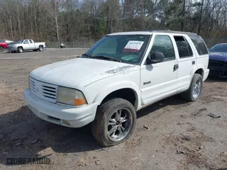 1998 Oldsmobile Bravada with VIN 1GHDT13W2W2706912, listed as a IAAI auction lot 41629870 with 210,907 mi miles. Bid and sale history available at carsss.com. Image 2.