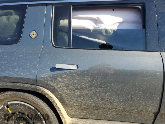 2025 Rivian R1S Adventure z VIN 7PDSGBBA5SN048839, wystawiony jako Copart lot #89199375 z przebiegiem 5177 mil mil oraz Szkody całkowita. Historia ofert i sprzedaży dostępna na DreamBid. Obrazek 12.