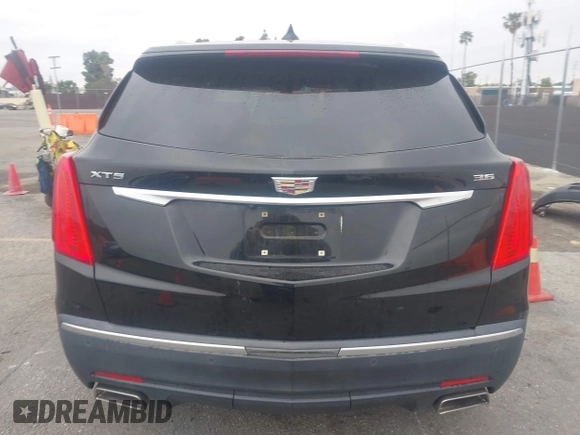 2019 Cadillac XT5 Premium Luxury FWD z VIN 1GYKNERS3KZ134635, wystawiony jako IAAI lot #41889843 z przebiegiem 56 044 mil mil oraz . Historia ofert i sprzedaży dostępna na DreamBid. Obrazek 16.