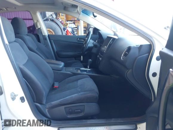 2014 Nissan Maxima SV z VIN 1N4AA5AP5EC482907, wystawiony jako IAAI lot #41885801 z przebiegiem 186 364 mil mil oraz . Historia ofert i sprzedaży dostępna na DreamBid. Obrazek 5.
