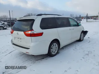 2017 Toyota Sienna XLE Auto Access Seat with VIN 5TDYZ3DC4HS852620, listed as a IAAI auction lot 40988036 with 82,581 mi miles. Bid and sale history available at carsss.com. Image 4.