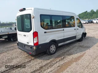 2019 Ford Transit Passenger XL z VIN 1FBAX2CM8KKA31115, wystawiony jako IAAI lot #42366286 z przebiegiem 222 359 mil mil oraz . Historia ofert i sprzedaży dostępna na DreamBid. Obrazek 4.