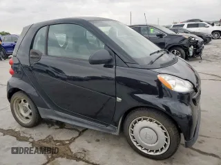2015 Smart fortwo Passion z VIN WMEEJ3BA8FK789118, wystawiony jako Copart lot #53820815 z przebiegiem 152 487 mil mil oraz Tytuł czysty. Historia ofert i sprzedaży dostępna na DreamBid. Obrazek 4.