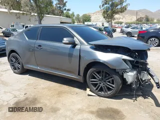 2013 Scion tC z VIN JTKJF5C70D3063895, wystawiony jako IAAI lot #42282292 z przebiegiem 133 849 mil mil oraz . Historia ofert i sprzedaży dostępna na DreamBid. Obrazek 1.
