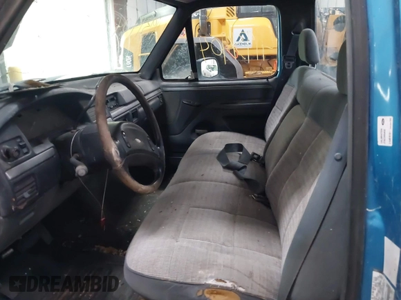 1992 Ford F-150 with VIN 1FTEF14H3NP809819, listed as a IAAI auction lot 41931404 with 2,135,096 mi miles. Bid and sale history available at carsss.com. Image 8.