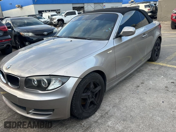2011 BMW 1 Series 128i with VIN WBAUL7C53BVM80806, listed as a Copart auction lot 53925745 with 118,193 mi miles and Clean Title. Bid and sale history available at carsss.com. Image 2.