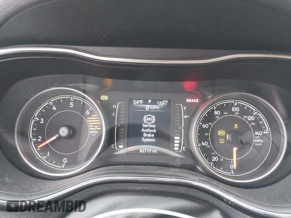 2019 Jeep Cherokee Latitude z VIN 1C4PJMCB3KD459969, wystawiony jako IAAI lot #41952058 z przebiegiem 82 719 mil mil oraz . Historia ofert i sprzedaży dostępna na DreamBid. Obrazek 7.