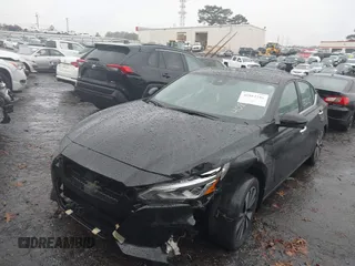 2019 Nissan Altima 2.5 SV with VIN 1N4BL4DV3KC143660, listed as a IAAI auction lot 40882186 with 112,610 mi miles. Bid and sale history available at carsss.com. Image 20.