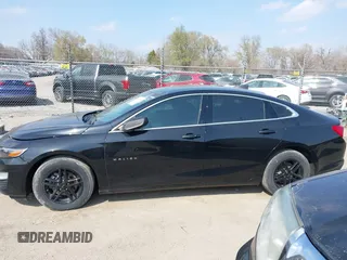 2019 Chevrolet Malibu LS z VIN 1G1ZB5STXKF177623, wystawiony jako IAAI lot #42017920 z przebiegiem 56 590 mil mil oraz . Historia ofert i sprzedaży dostępna na DreamBid. Obrazek 14.