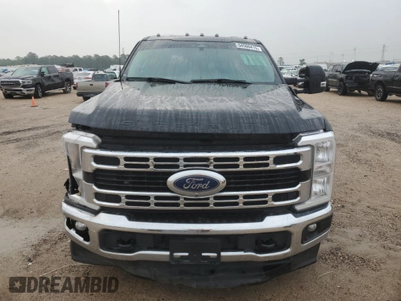 2024 Ford F-350 XL with VIN 1FT8W3DT4RED83562, listed as a Copart auction lot 54500415 with 32,691 mi miles and Salvage Title. Bid and sale history available at DreamBid. Image 5.