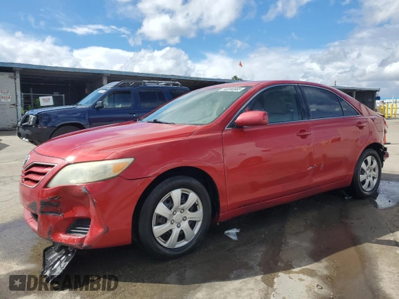 2010 Toyota Camry z VIN 4T1BF3EK9AU105743, wystawiony jako Copart lot #48596965 z przebiegiem 205 265 mil mil oraz Szkoda całkowita • Salvage title. Historia ofert i sprzedaży dostępna na DreamBid. Obrazek 1.