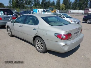 2002 Lexus ES 300 with VIN JTHBF30G320044114, listed as a IAAI auction lot 42104340 with 306,739 mi miles. Bid and sale history available at carsss.com. Image 3.