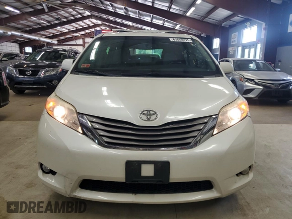 2015 Toyota Sienna Limited z VIN 5TDDK3DC3FS125940, wystawiony jako Copart lot #63550075 z przebiegiem 213 091 mil mil oraz Czysty tytuł • Clean title. Historia ofert i sprzedaży dostępna na DreamBid. Obrazek 5.