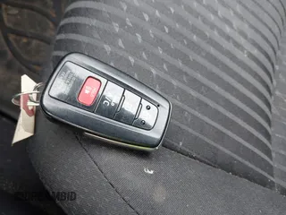 2017 Toyota Prius Plus z VIN JTDKARFP0H3016014, wystawiony jako IAAI lot #41797703 z przebiegiem 80 657 mil mil oraz . Historia ofert i sprzedaży dostępna na DreamBid. Obrazek 11.