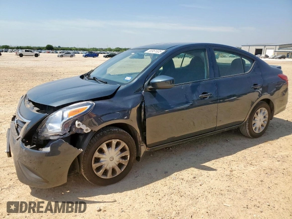 2016 Nissan Versa S z VIN 3N1CN7AP7GL841512, wystawiony jako Copart lot #56961835 z przebiegiem 109 393 mil mil oraz Czysty tytuł • Clean title. Historia ofert i sprzedaży dostępna na DreamBid. Obrazek 1.