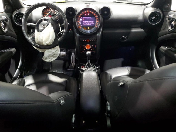 2016 MINI Countryman S z VIN WMWZC5C54GWU20643, wystawiony jako Copart lot #45412545 z przebiegiem 93 711 mil mil oraz Szkody całkowita. Historia ofert i sprzedaży dostępna na DreamBid. Obrazek 8.