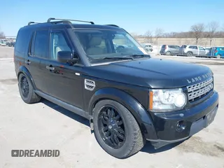 2011 Land Rover LR4 Lux z VIN SALAK2D48BA560328, wystawiony jako IAAI lot #41974164 z przebiegiem 135 009 mil mil oraz . Historia ofert i sprzedaży dostępna na DreamBid. Obrazek 1.