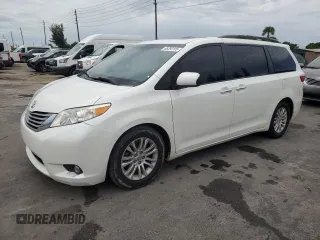 2015 Toyota Sienna XLE z VIN 5TDYK3DC3FS555971, wystawiony jako Copart lot #66280105 z przebiegiem 76 445 mil mil oraz Czysty tytuł • Clean title. Historia ofert i sprzedaży dostępna na DreamBid. Obrazek 1.