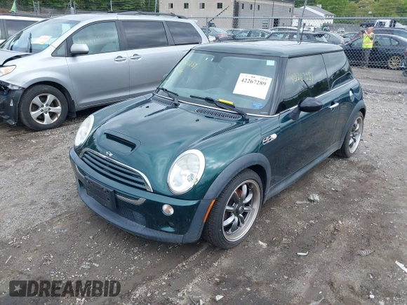 2003 MINI Hardtop S z VIN WMWRE33423TD67347, wystawiony jako IAAI lot #42267289 z przebiegiem 79 740 mil mil oraz . Historia ofert i sprzedaży dostępna na DreamBid. Obrazek 17.