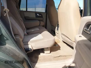 2004 Ford Expedition Special Service z VIN 1FMRU15W04LB54416, wystawiony jako IAAI lot #41392133 z przebiegiem 239 534 mil mil oraz . Historia ofert i sprzedaży dostępna na DreamBid. Obrazek 8.