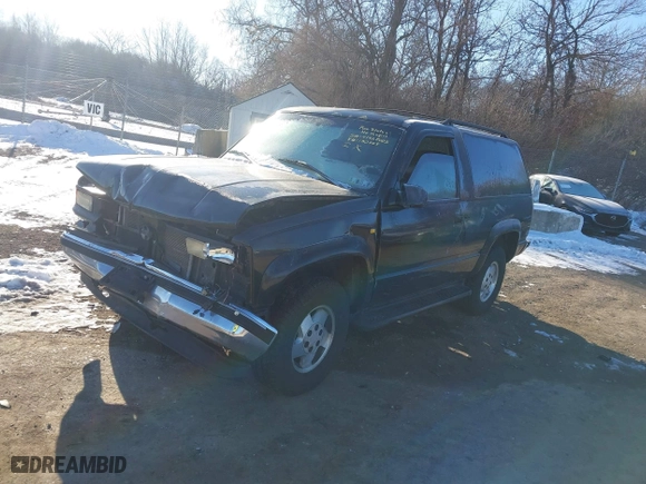 1998 Chevrolet Tahoe with VIN 3GNEK18R5WG130358, listed as a IAAI auction lot 41428005 with 218,513 mi miles. Bid and sale history available at carsss.com. Image 2.