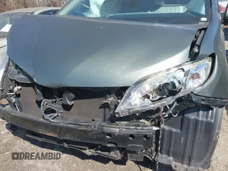 2018 Toyota Sienna XLE Auto Access Seat with VIN 5TDYZ3DC6JS931549, listed as a IAAI auction lot 41792676 with 115,673 mi miles. Bid and sale history available at carsss.com. Image 6.