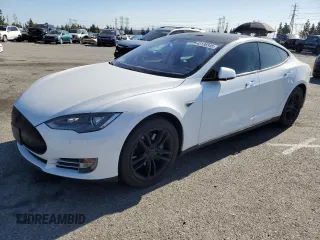 2014 Tesla Model S 60 with VIN 5YJSA1H15EFP53881, listed as a Copart auction lot 45136545 with 111,143 mi miles and Salvage Title. Bid and sale history available at DreamBid. Image 1.