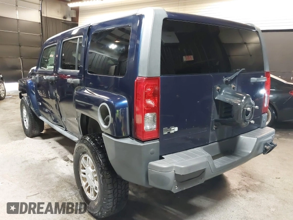 2008 Hummer H3 SUV with VIN 5GTEN13E388156284, listed as a IAAI auction lot 42107564 with 117,532 mi miles. Bid and sale history available at carsss.com. Image 3.