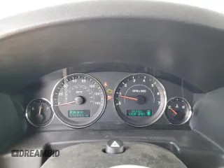 2006 Jeep Commander Limited с VIN 1J8HG582X6C364590, выставлен на аукционе Copart как лот 60370895 с пробегом 174 031 миль миль и Списание • Salvage title. История ставок и продаж доступна на DreamBid. Изображение 9.