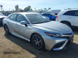 2023 Toyota Camry SE z VIN 4T1T11AK0PU153203, wystawiony jako IAAI lot #38763517 z przebiegiem 11 171 mil mil oraz . Historia ofert i sprzedaży dostępna na DreamBid. Obrazek 1.