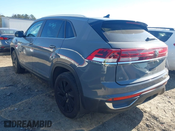 2024 Volkswagen Atlas SE with VIN 1V2KE2CA0RC215057, listed as a IAAI auction lot 41340342 with 21,440 mi miles and . Bid and sale history available at DreamBid. Image 3.