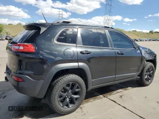 2014 Jeep Cherokee Trailhawk z VIN 1C4PJMBS1EW239692, wystawiony jako Copart lot #57153065 z przebiegiem 111 899 mil mil oraz Szkoda całkowita • Salvage title. Historia ofert i sprzedaży dostępna na DreamBid. Obrazek 3.