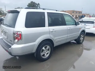 2008 Honda Pilot SE with VIN 5FNYF18348B037961, listed as a IAAI auction lot 41939628 with 206,511 mi miles. Bid and sale history available at carsss.com. Image 4.