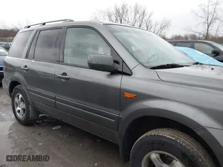 2008 Honda Pilot SE with VIN 5FNYF18378B003044, listed as a IAAI auction lot 41928670 with 204,640 mi miles. Bid and sale history available at carsss.com. Image 13.