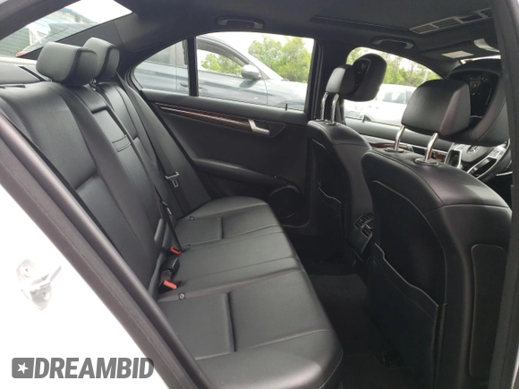 2013 Mercedes-Benz C 300 Sport z VIN WDDGF8ABXDR246301, wystawiony jako Copart lot #57881835 z przebiegiem 101 856 mil mil oraz Szkoda całkowita • Salvage title. Historia ofert i sprzedaży dostępna na DreamBid. Obrazek 10.