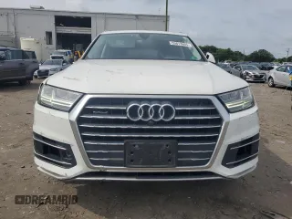 2019 Audi Q7 Premium Plus with VIN WA1LAAF75KD038821, listed as a Copart auction lot 59813665 with 61,889 mi miles and Salvage title. Bid and sale history available at DreamBid. Image 5.